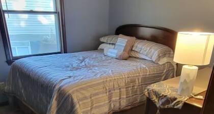 3-bedroom house in tranquil Columbus with cool AC breeze