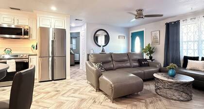 2-bedroom duplex styled home in Port Orange with private parking and entrance.