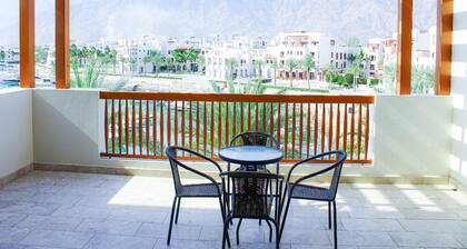 Spacious Waterfront Elegance