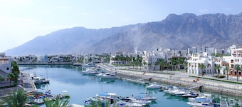 Spacious Waterfront Elegance