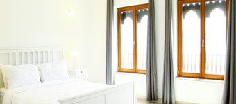 Charming Marina View Escape