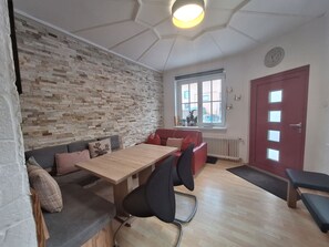 Dining - Apartment Peacock, nahe Zentrum, am Skiweg by Interhome (Zell am See)