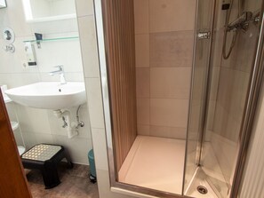 Bathroom - Apartment Peacock, nahe Zentrum, am Skiweg by Interhome (Zell am See)