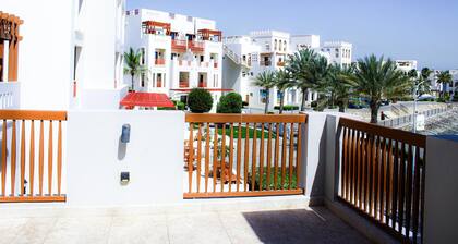 Modern 2-bedroom With Marina Views