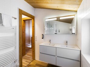 Bathroom - Waterfront Apartment 2 by Interhome (Zell am See)