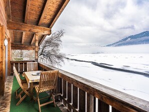Outdoor dining - Waterfront Apartment 3 by Interhome (Zell am See)