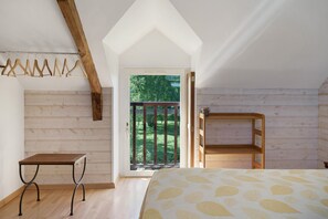 1 bedroom, WiFi, bed sheets - Guest Room “Les Hirondelles” with Shared Terrace, Communal Garden and Wi-Fi (Cancale)