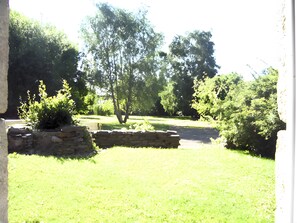 Property grounds - B&B “La Souricière - Les Pies” with Shared Terrace, Shared Garden, and Wi-Fi (Cancale)