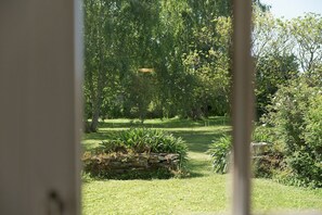 Property grounds - Guest Room "La Souricière - Le Puits" with Shared Terrace, Garden & Wi-Fi (Cancale)