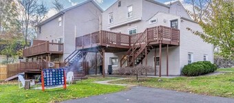 Pet-Friendly 1BR Apartment with/ Laundry - Walk to Shops & Downtown