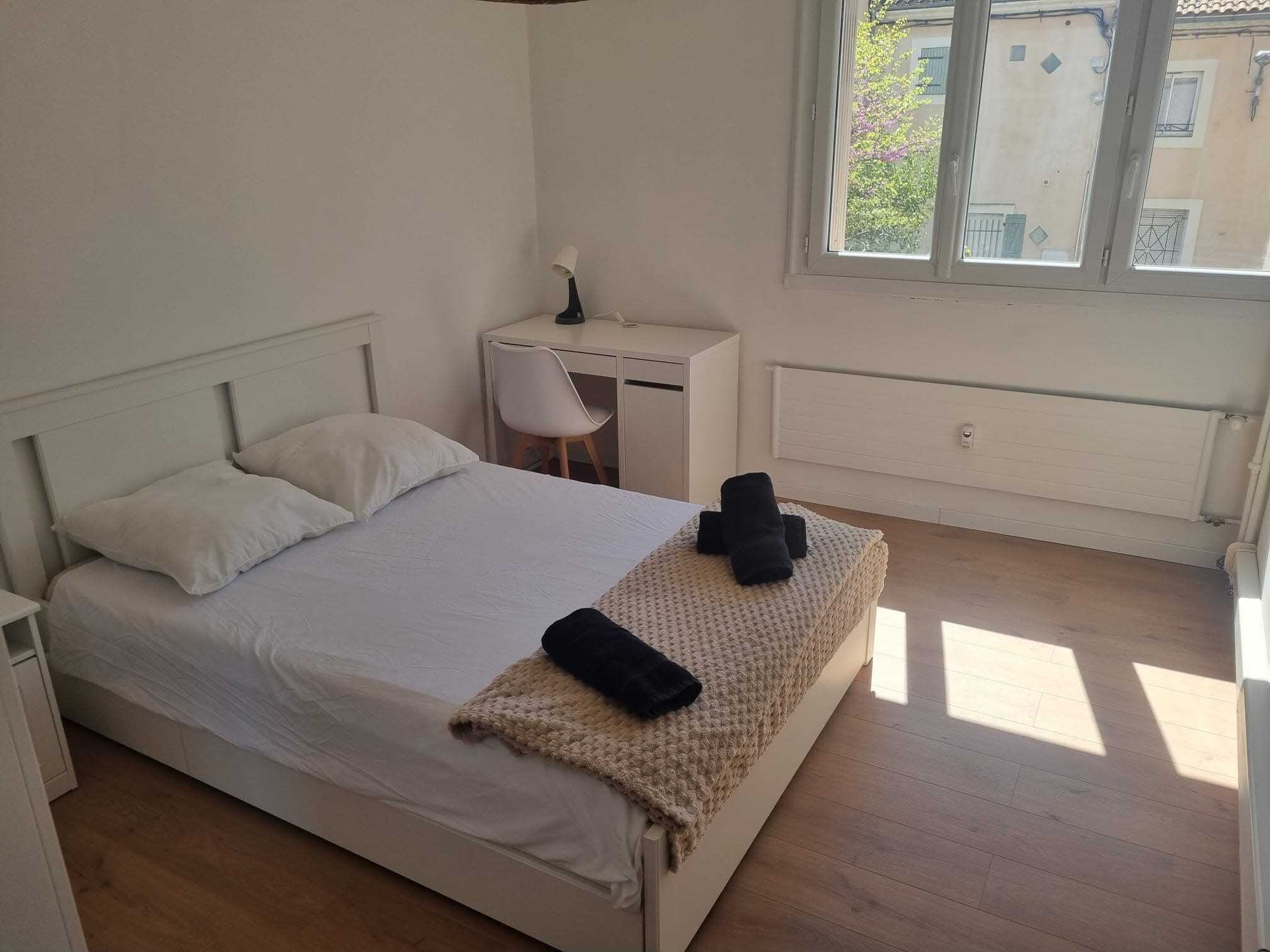 4 bedrooms, bed sheets