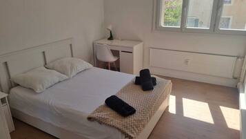 4 bedrooms, bed sheets