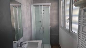 Shower, towels