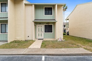 Exterior detail - Gulf Highlands 2BR 11 Pools Beach Access Sleeps 6 (Panama City Beach)