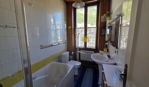 Hair dryer - Spacious Briançon Flat with Balcony (Briançon)