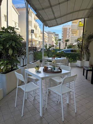Outdoor dining - Hotel Dream (Rimini)