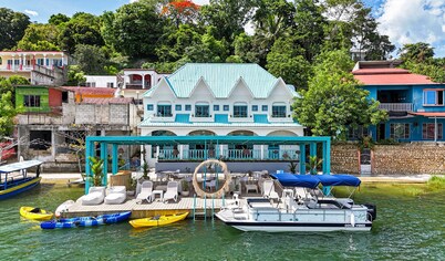 Room for 6 people with lake front balcony