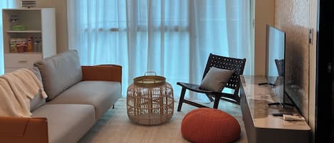 Appartement luxueux, balcon, vue sur la mer | Aire de séjour