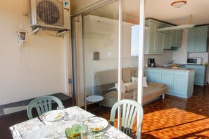 Dining - Apt in Sainte-Maxime: swimming pool and tennis. (Sainte-Maxime)