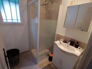 Bathroom - Vrbo Property (Cavalaire-sur-Mer)