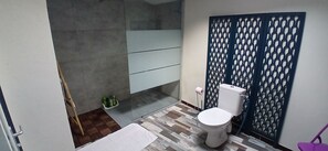 Shower, soap, toilet paper - Renovated house 6 pers - Enclosed garden, terrace - 15 min from the Vendée beaches (Curzon)