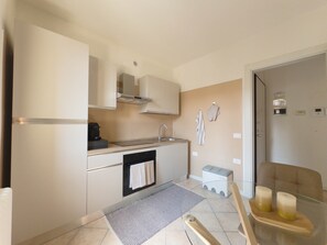 Fridge, stovetop - Urban Light 1Bedr, 1SofaBed, Central, Free Parking (Forli)