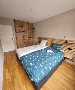 2 bedrooms, travel cot, free WiFi, bed sheets - *L'Avant-Première* Near train station, Pompidou and Arena (Metz)