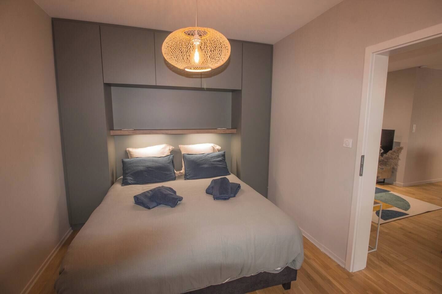 2 bedrooms, travel cot, free WiFi, bed sheets