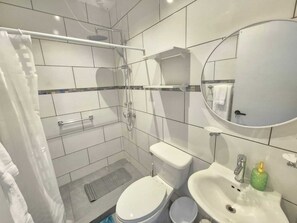 Bathroom - Sirena Azul Getaway APT2 1-Bedroom Apartment 13 minutes walking to Palm Beach (Noord)