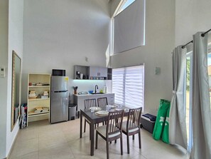 Dining - Sirena Azul Getaway APT2 1-Bedroom Apartment 13 minutes walking to Palm Beach (Noord)
