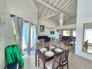 Interior - Sirena Azul Getaway APT2 1-Bedroom Apartment 14 minutes walking to Palm Beach (Noord)