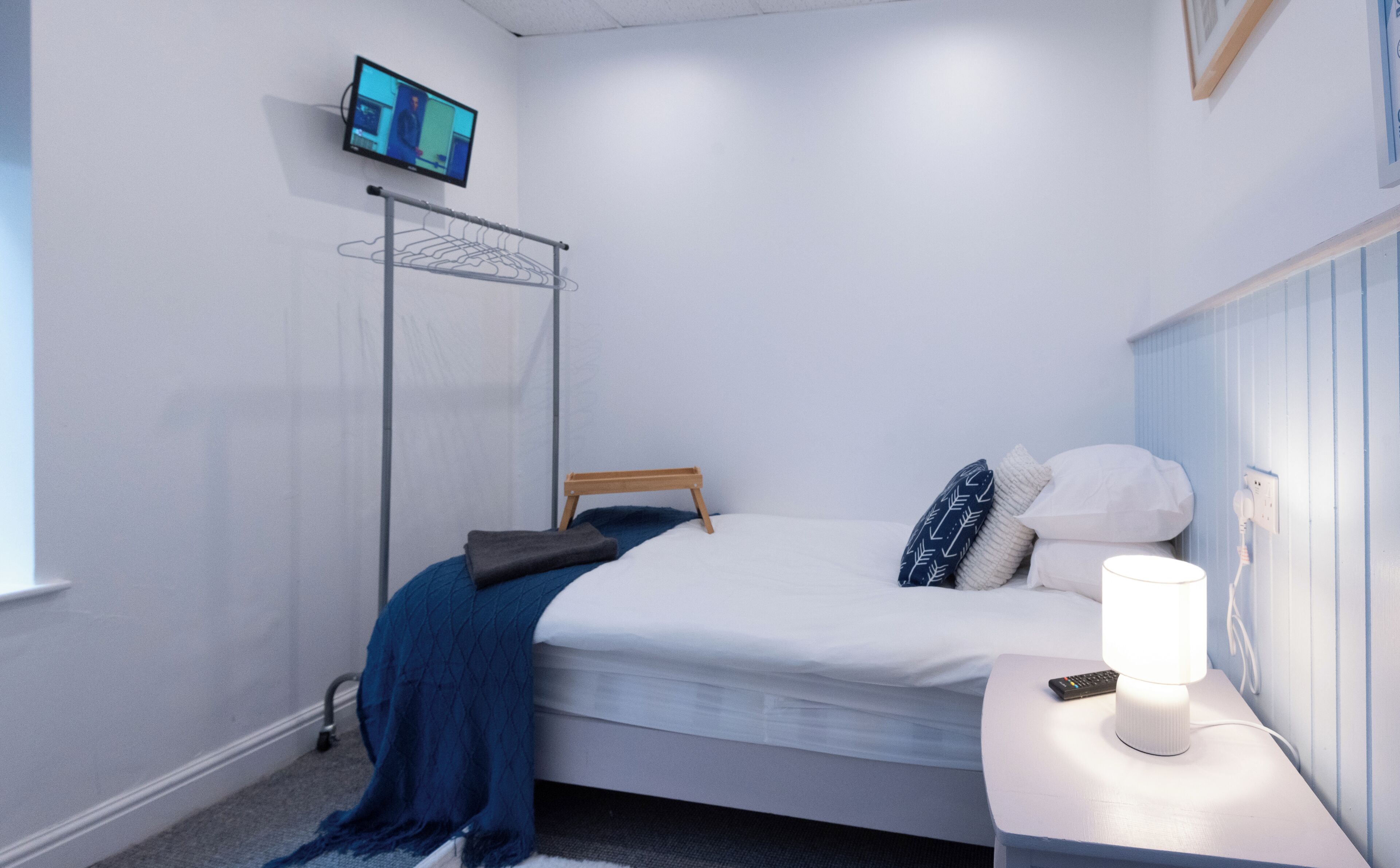 Iron/ironing board, bed sheets