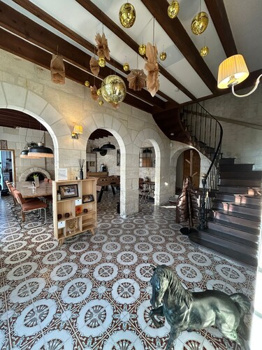 Château Sora, 6 air-conditioned rooms 6 bathrooms for 16 1 XL swimming pool