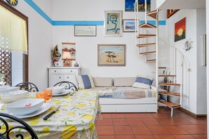 Interior - Holiday Home 'Trilo Silvaredda' with Private Garden, Balcony and Air Conditioning (San Teodoro)