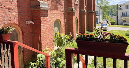 Wonderful Ex Pariah House, Wonderful location