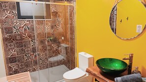 Shower, eco-friendly toiletries, hair dryer, towels - Retreat in the silence of Beira Interior with breakfast included and AC (Telhado)