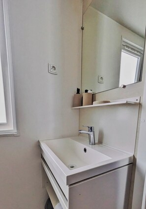 Bathroom - Vrbo Property (Agde)