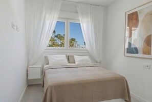 3 bedrooms, free WiFi, bed sheets - 3024 Bright apartment with terrace and pool (Estepona)