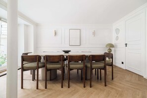 Dining - Modern 10PAX/4BDR apartment in the center (Paris)