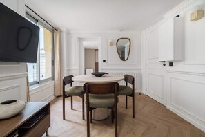 Dining - 4PAX flat in the center of Paris (Paris)