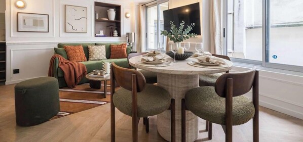 Dining - 4PAX flat in the center of Paris (Paris)