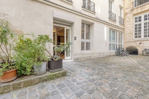 Exterior detail - Splendid 10PAX apartment in the center of Paris (Paris)