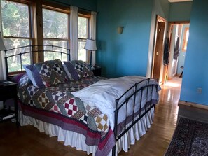 Room - Fantastic 3-bedroom house in Beaver Island perfect for your getaway (Beaver Island)