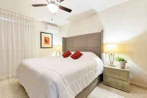 2 bedrooms, desk, iron/ironing board, WiFi - ¡2 King & 1 Sofa Bed w/Parking, in Valle! 6G 2B2b (Monterrey)
