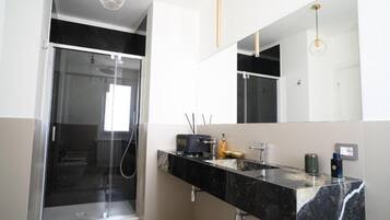 Doccia, asciugacapelli, bidet, asciugamani
