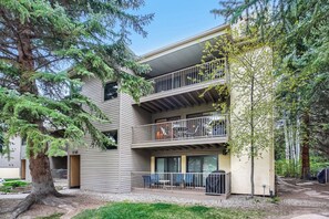 Exterior - Pool, Hot Tub, Complimentary Shuttle to Slopes, Great location! (Avon)