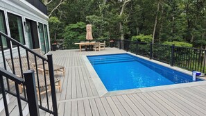 A heated pool - Hampton Bays Traditional with a heated pool, plenty of privacy, minutes to... (Hampton bays)