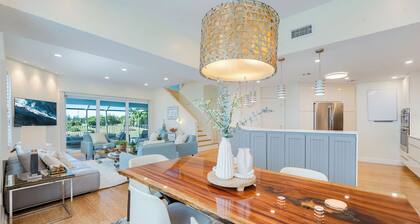 Fabulous 4-bed ensuite apartment with bonus room, just off Seven Mile Beach.