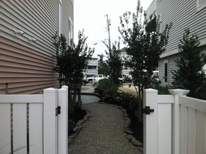 Property grounds - 5 Star Oceanside 4 bedroom with heated Pool (Harvey Cedars)