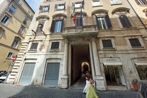 Exterior - Lavish apartment in historical building - Palazzo Boncompagni Corcos (Roma)